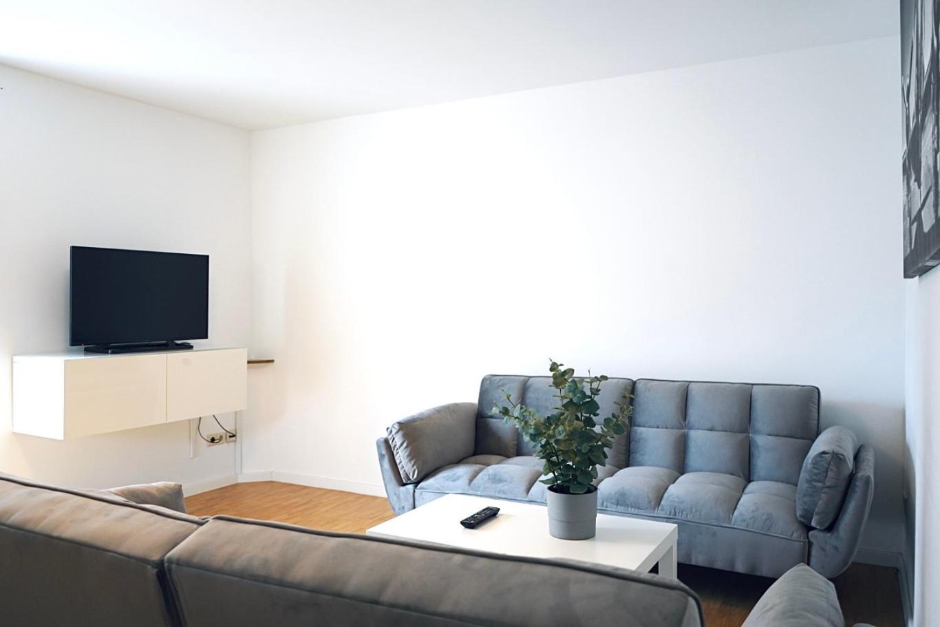Stilvolles Apartment In Stadtnaehe-Parkplatz- 4 Personen- Balkon 볼프스부르크 외부 사진