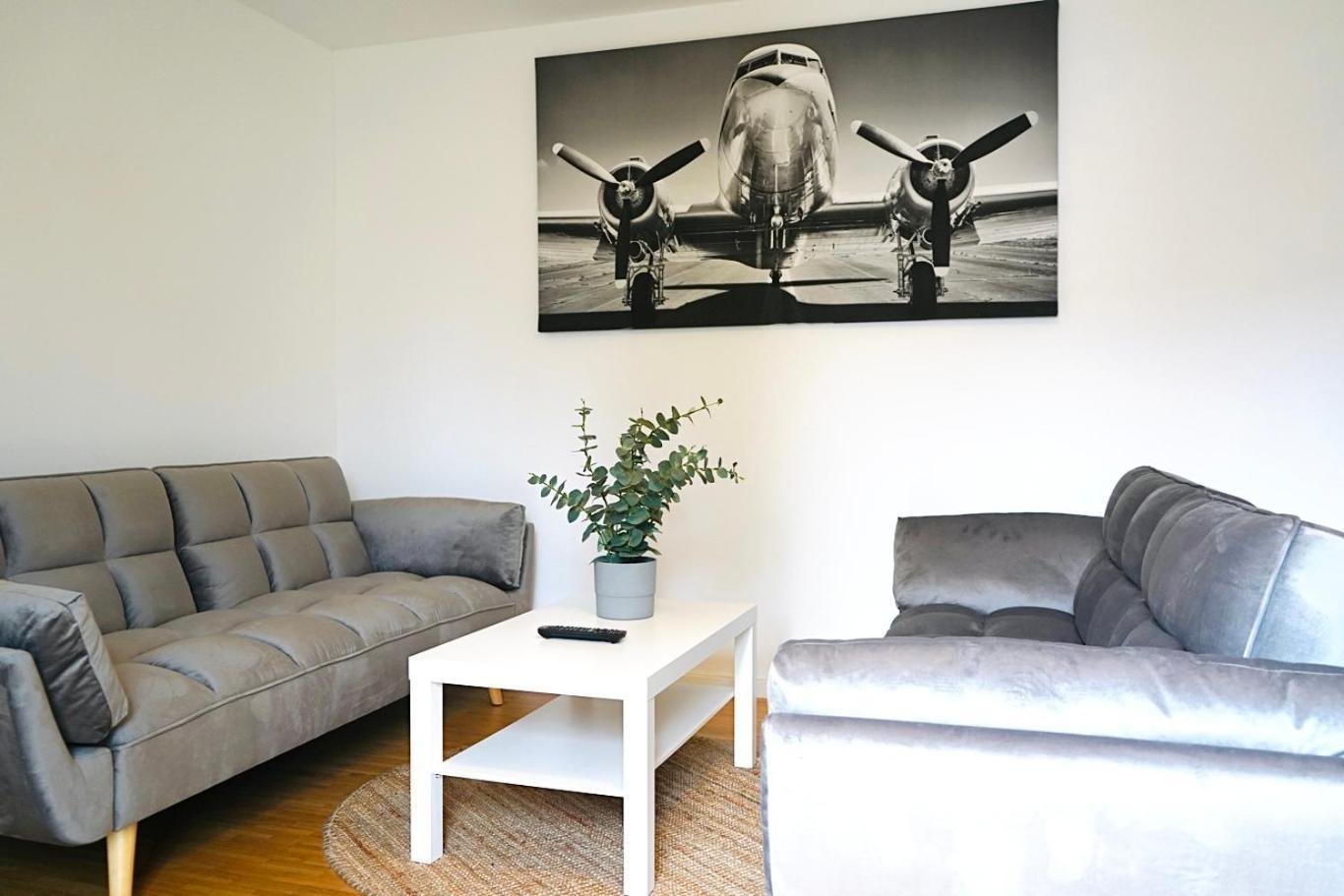 Stilvolles Apartment In Stadtnaehe-Parkplatz- 4 Personen- Balkon 볼프스부르크 외부 사진